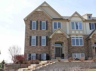 312 Castle Cir, Carol Stream, IL 60188