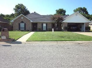 810 Whitfield Dr, Natchitoches, LA 71457