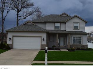 768 E Dawnwood Dr, Seven Hills, OH