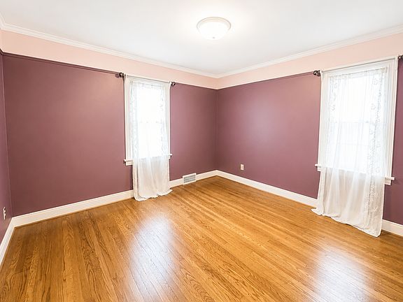 5th image of 414 Cornell Pl