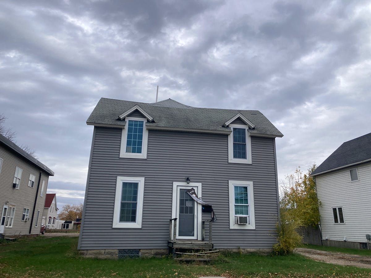 412 Main Ave N, Thief River Falls, MN 56701 Zillow