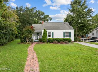 1608 Queen Anne Ln, New Bern, NC 28560
