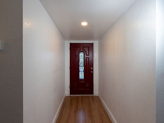 5th image of 237 Cynthia Dr