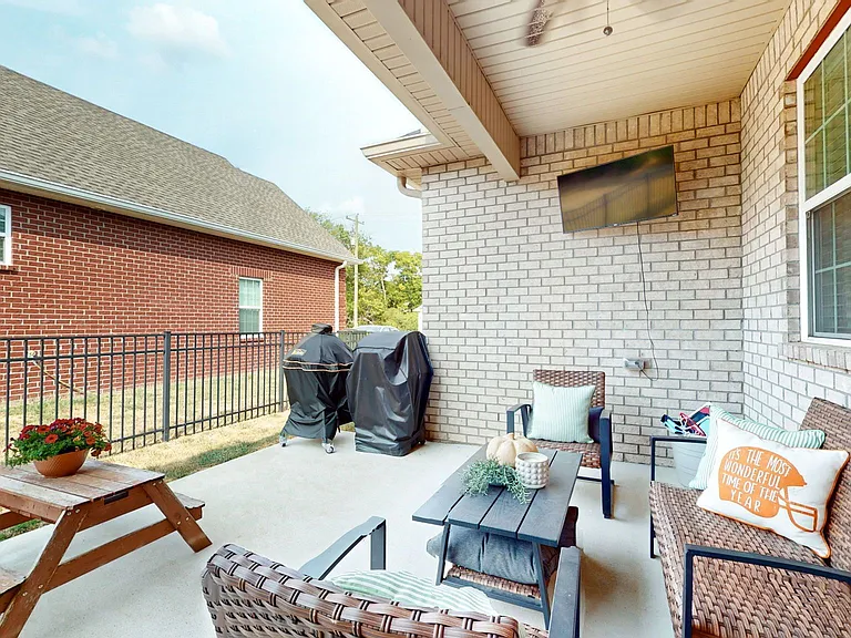 COVERED PATIO