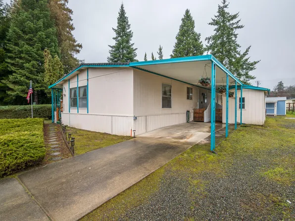 1077 Lee Roze Ln, Grants Pass, OR 97527
