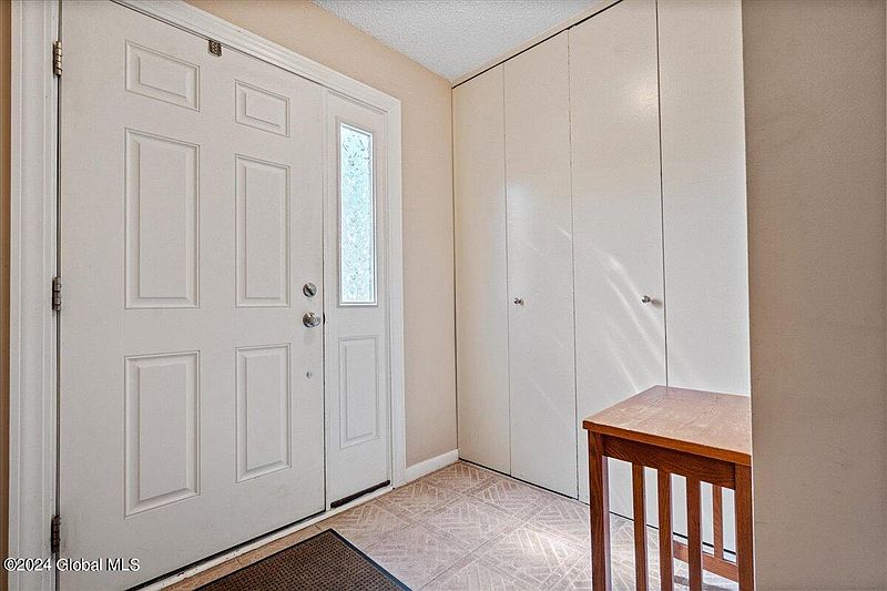 3rd image of 83 Crestwood Terrace