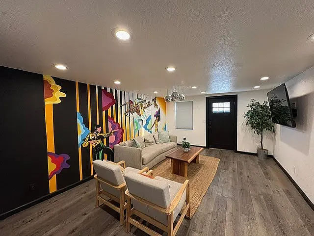 3275 W Hawthorne Pl — Photo 9