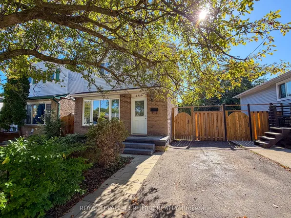 2329 Greenbank Trl, Burlington, ON L7P 3S7