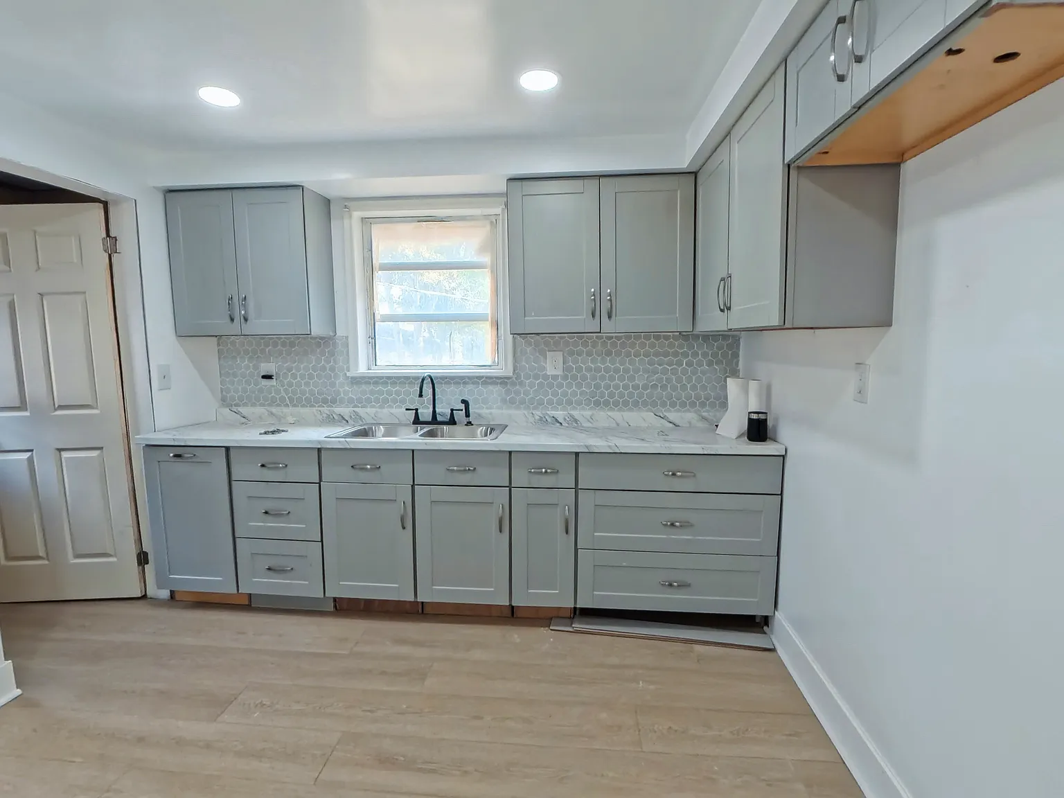 4 bed, 1.5 bath, 1350 sqft, $1,300 — Photo 4