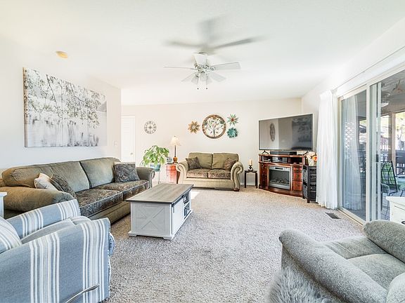 4th image of 20 Walter Dr