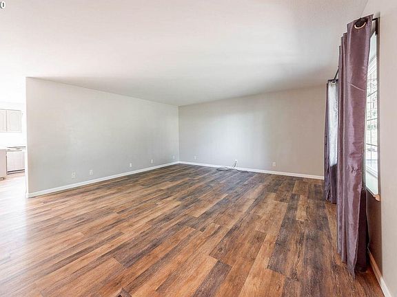 5th image of 740 Holbrook Ln