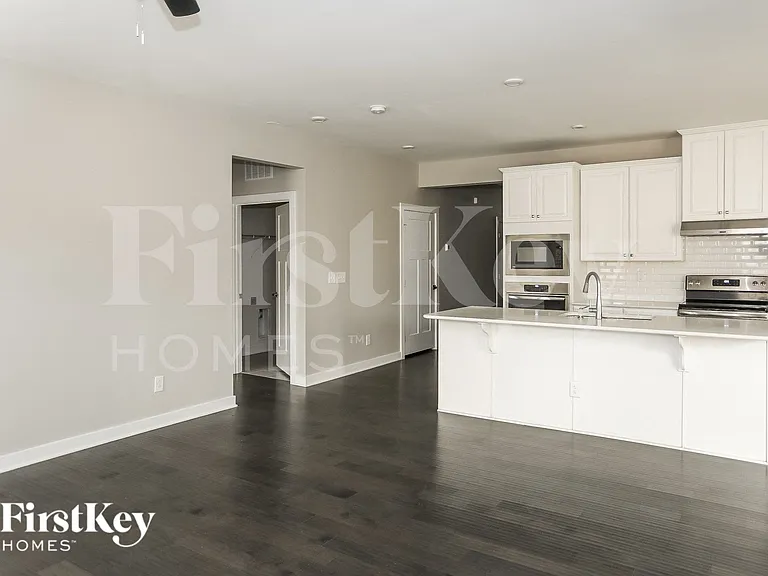 6425 Brighton Park Dr — Photo 4