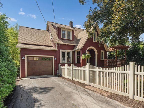 2nd image of 128 Gum St
