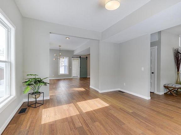 4th image of 2956 Polk St NE