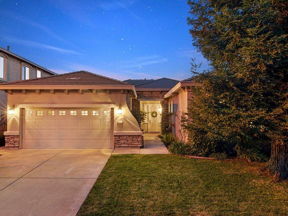 1st image of 992 Hildebrand Cir