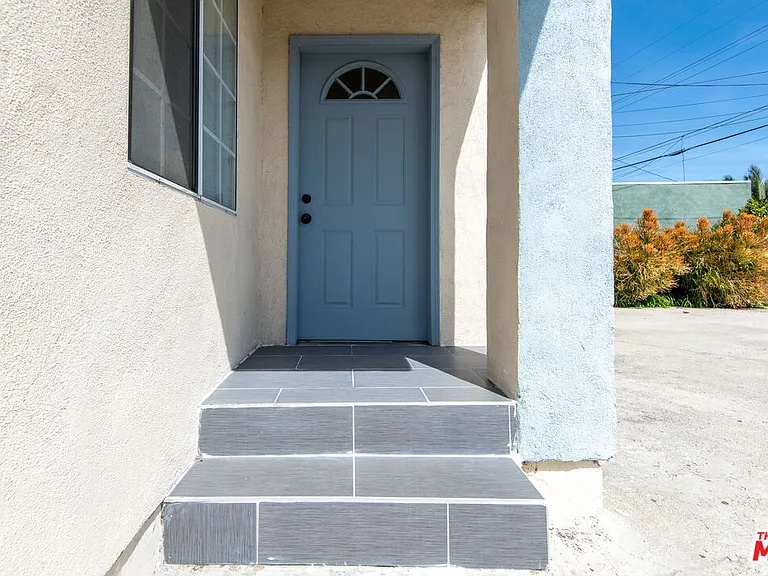2134 S Cloverdale Ave — Photo 2