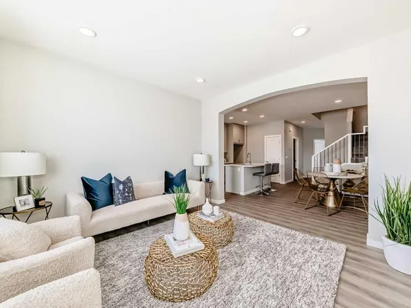 680 S Lewisburg Pl NE, Calgary, AB T3P 3A1