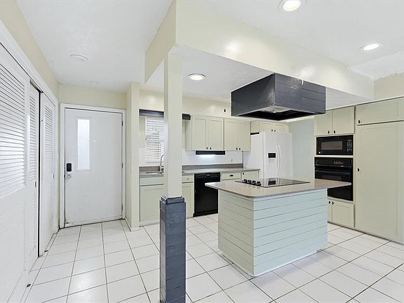 5th image of 3408 17TH AVENUE W