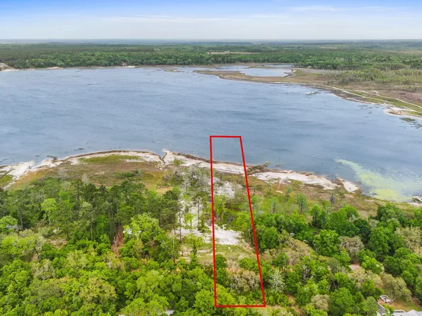 3264 Lakeshore Dr, Chipley, FL 32428