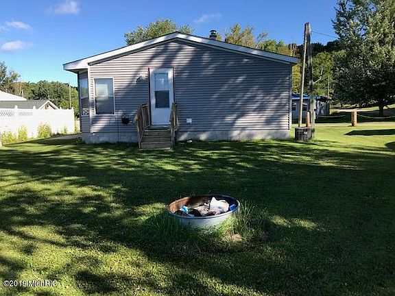 3rd image of 7035 Lakeside Dr