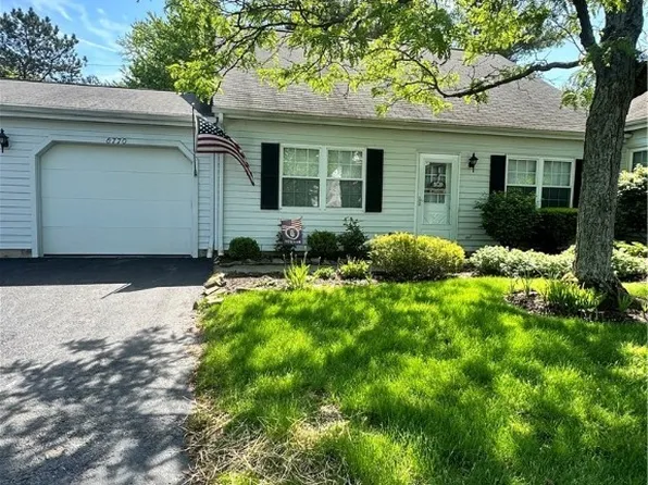 8770 Eastbrook Cir, Chagrin Falls, OH 44023