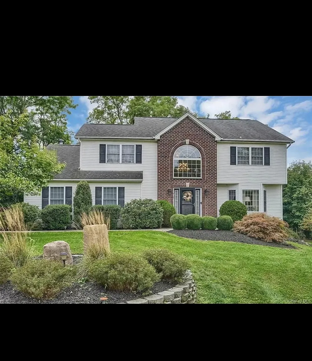 97 Pelham Dr — Photo 1
