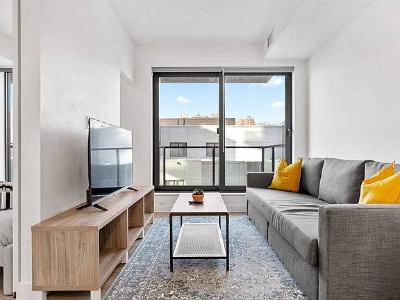 4th image of 123 4th St NE #405