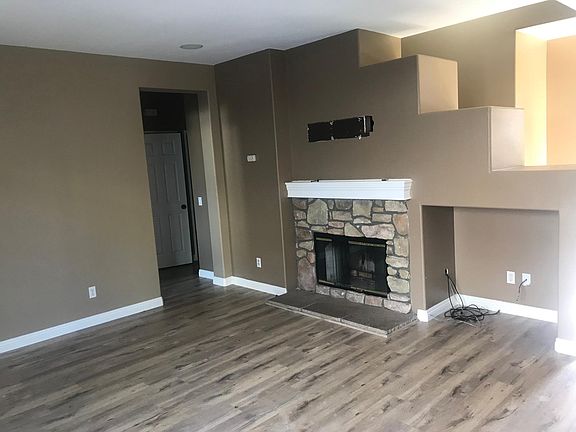 4th image of 22182 Witchhazel Ave