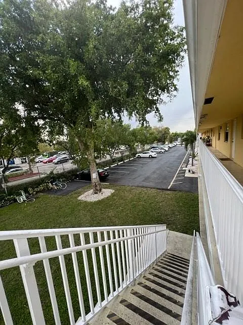 2640 NE 8th Ave — Photo 3