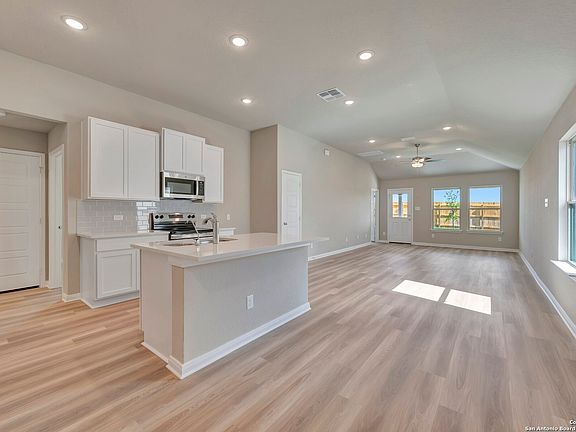 4th image of 4311 Carlotta Drive