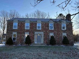 5717 Greenbriar Dr, West Bloomfield, MI 48322