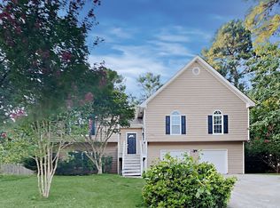 1040 Burning Bush Dr, Loganville, GA