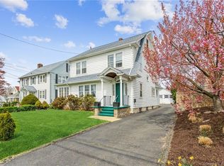 27 Strawberry Hill Ct, Stamford, CT 06902