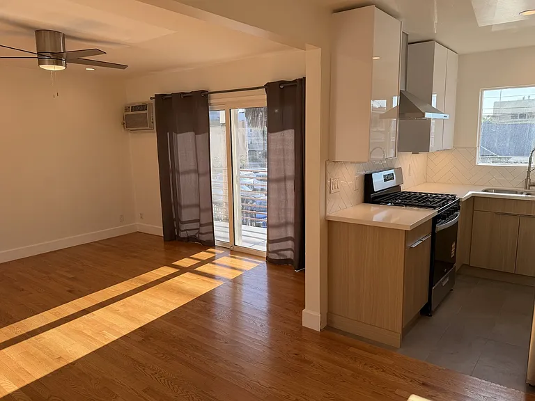 4443 Clayton Ave — Photo 4