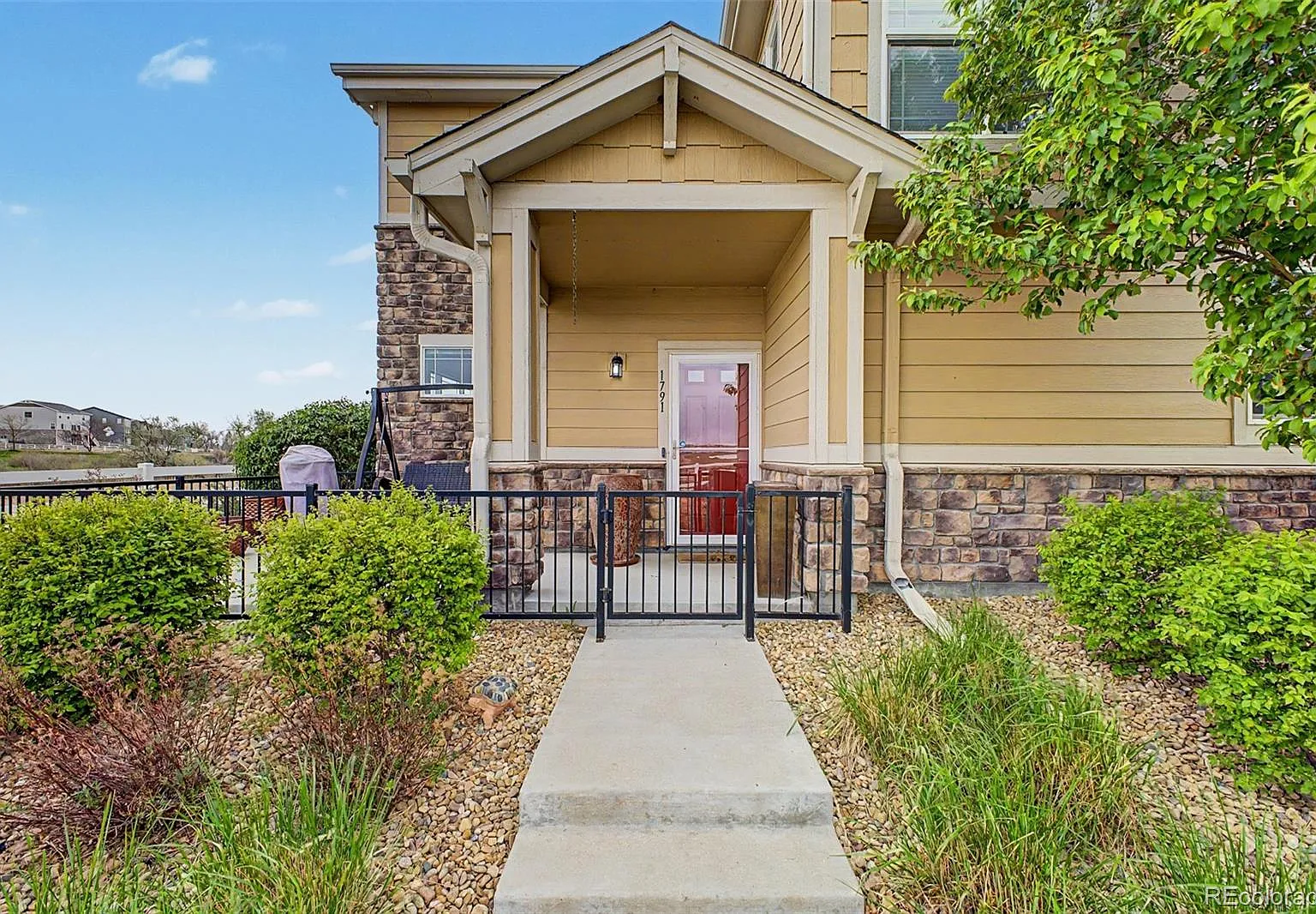 3 bed, 2.5 bath, 1673 sqft, $2,750 — Photo 4