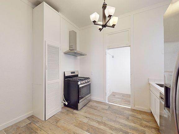 3rd image of 550 Baker St #1