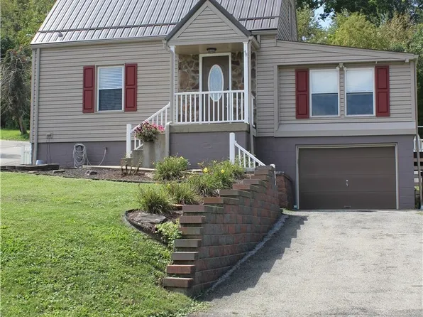601 N 8th St, Youngwood, PA 15697