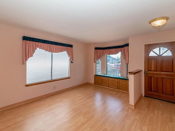 3rd image of 3044 Patricia Ct