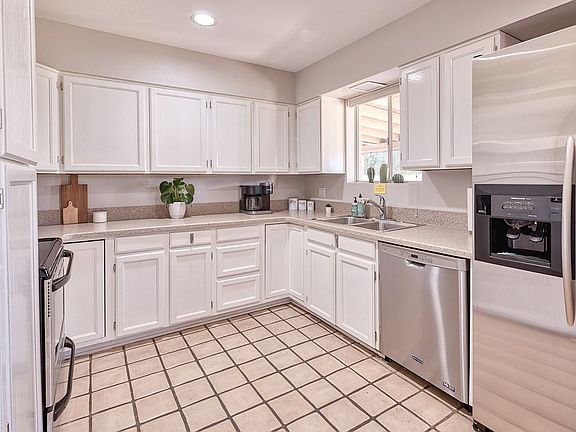 5th image of 4007 E San Miguel Ave