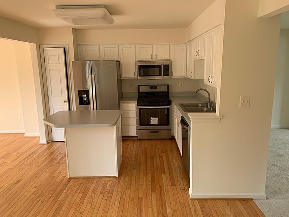 3rd image of 23071 Potomac Hill Sq #0