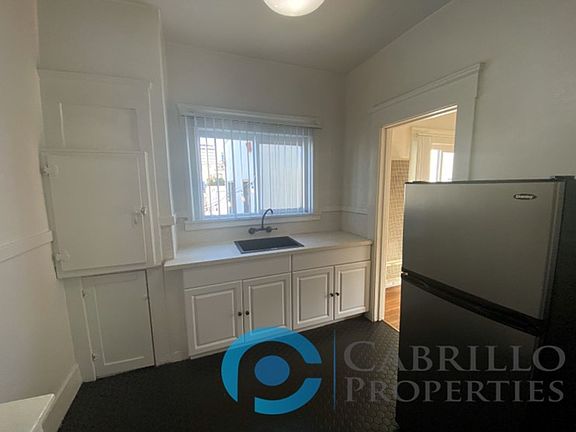4th image of 401 Juniper St #205
