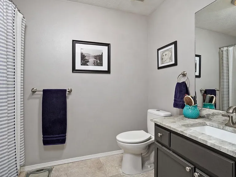 2540 W Delmar St — Photo 25