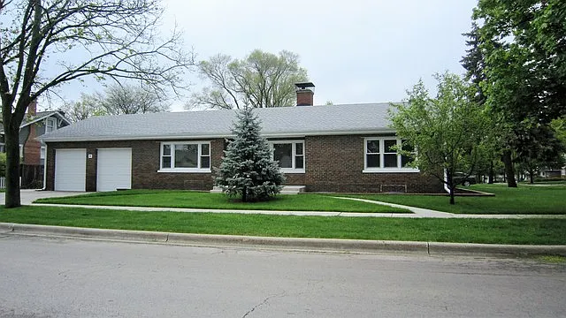 121 E Highland Ave photo 1