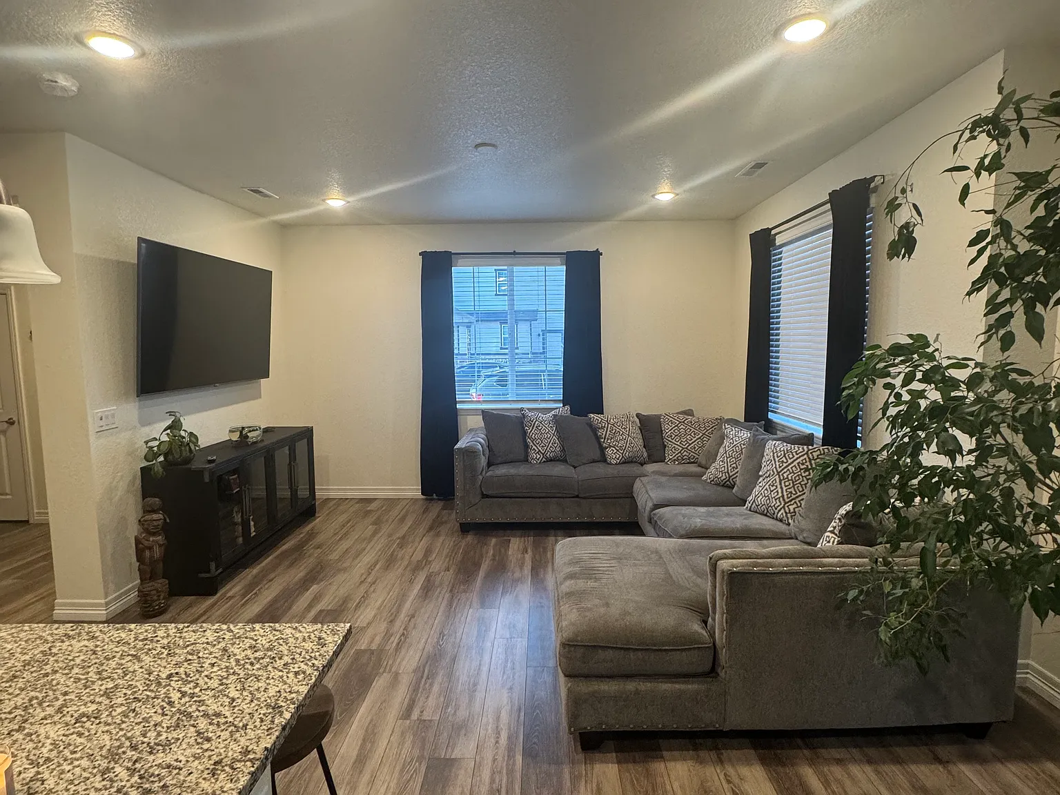 3 bed, 2.5 bath, 1846 sqft, $3,000 — Photo 3