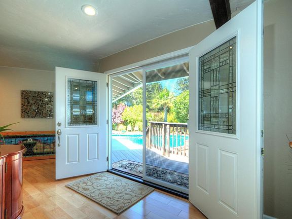 2nd image of 985 Whispering Pines Dr