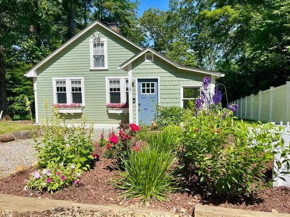 19 2nd St, Brimfield, MA 01010