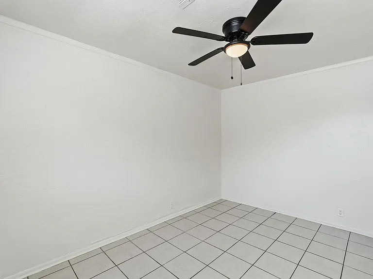 4329 N Longview Ave #10 — Photo 19