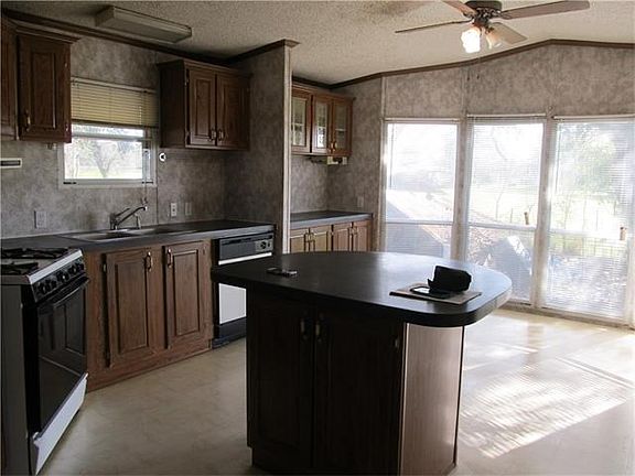 4th image of 492 Aspen Ln