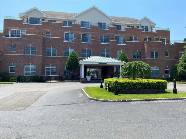 1 Portico Court #204, Great Neck, NY 11021