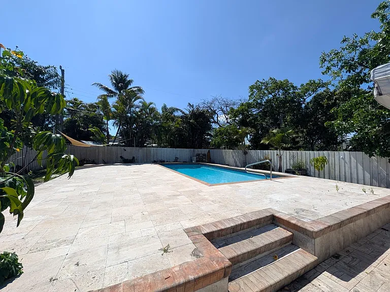 1629 NW 5th Ave — Photo 5